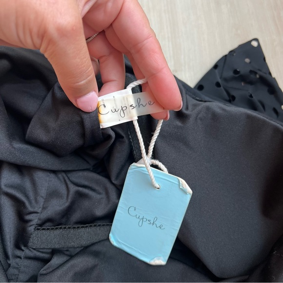 Cupshe‎ Lasercut Flounce Off the Shoulder swimsuit - Picture 9 of 12